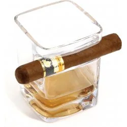 Pahar adorini de rom și whisky pentru trabuc