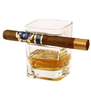 Pahar pentru rom și whisky cu suport pentru trabuc
